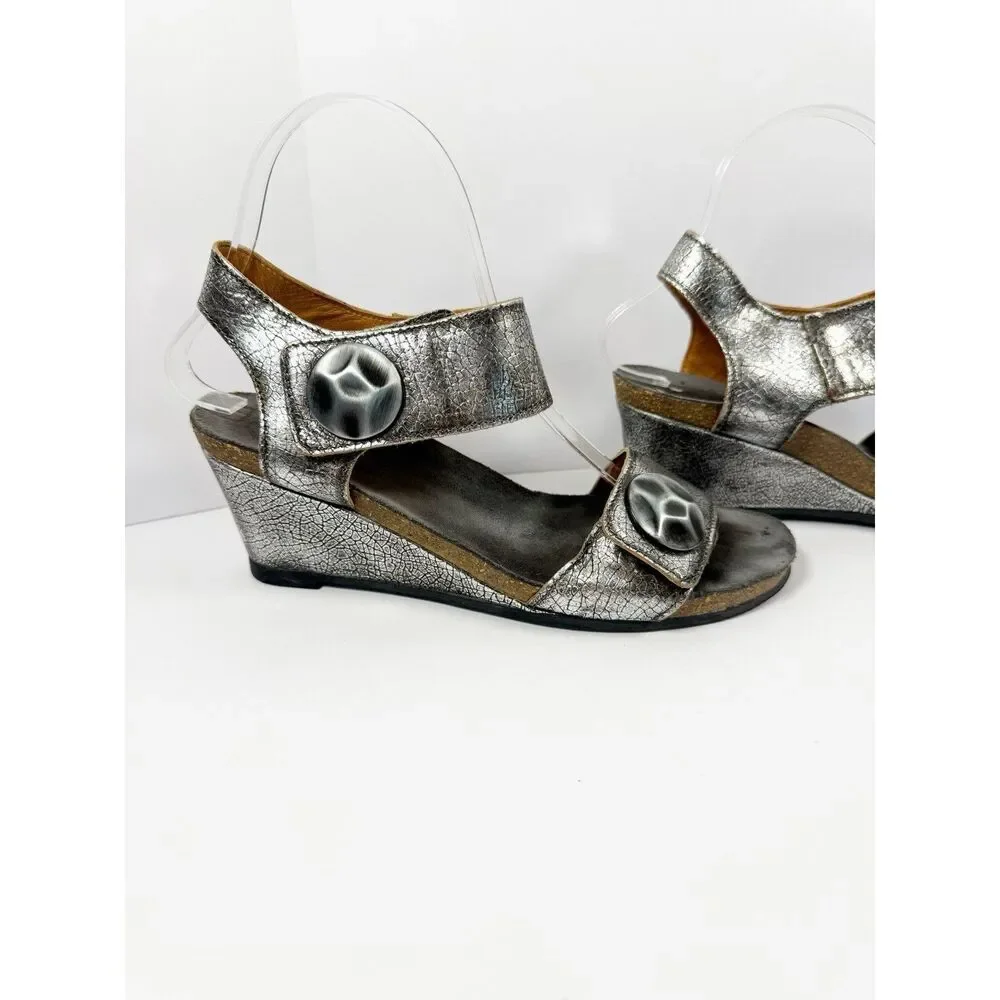 Taos Carousel Sandals 38 /7.5 Silver Crackle Leather Wedge Ankle Strap Medallion
